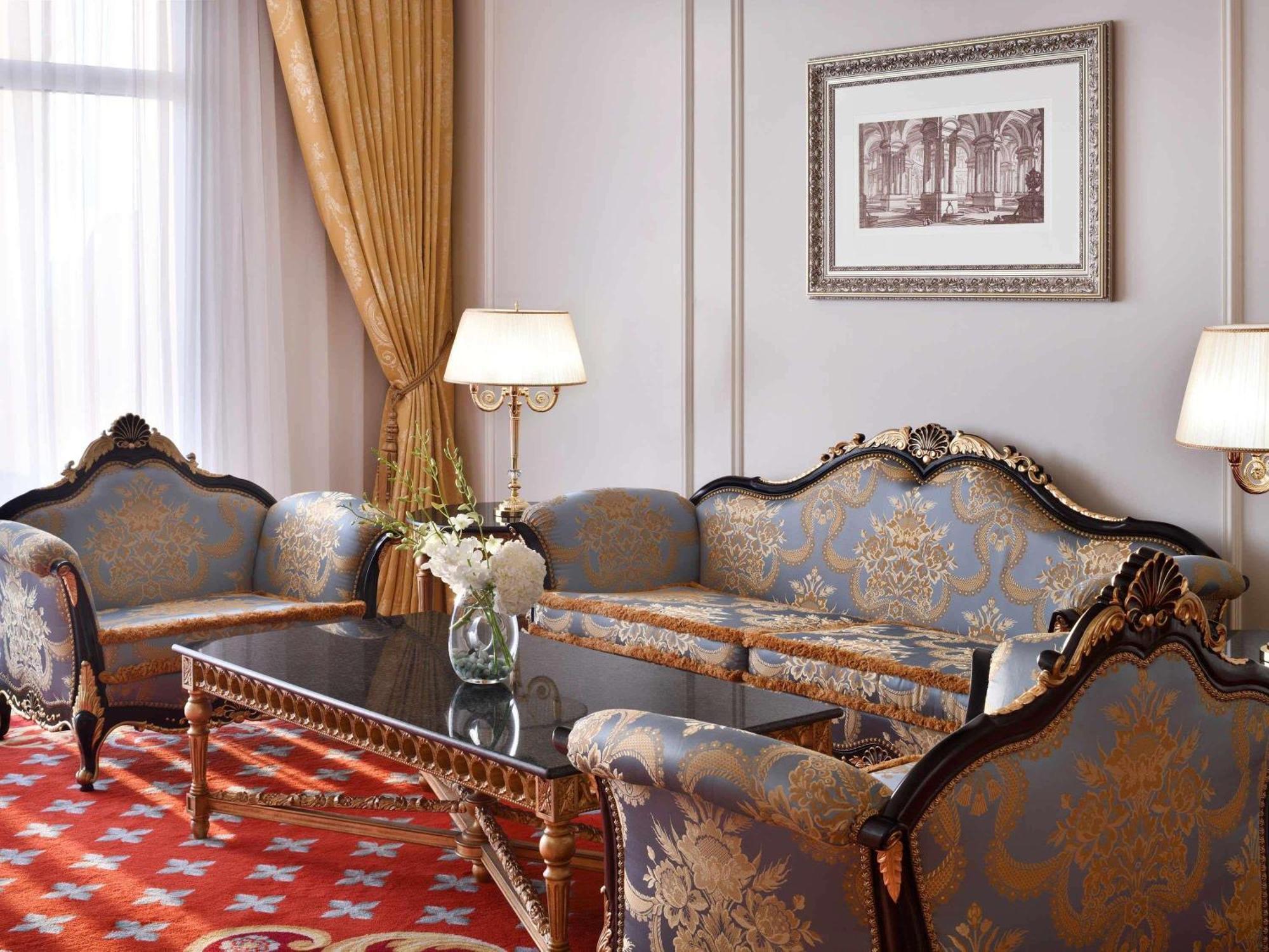 Raffles Presidential Suite With balcony and Lounge Access